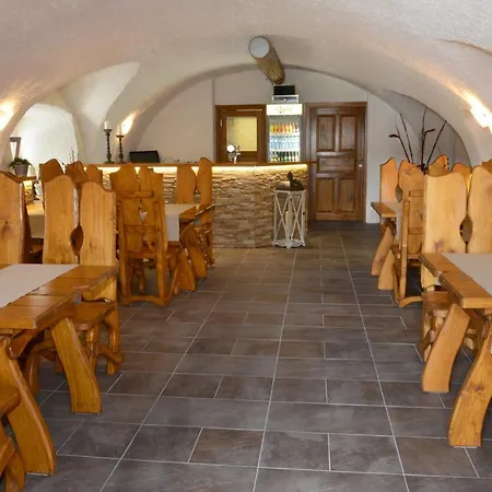 Restaurace A Penzion Pod Hradem 호텔 즐린