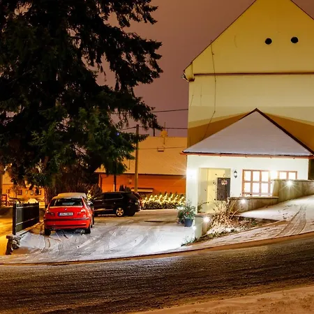 Restaurace A Penzion Pod Hradem