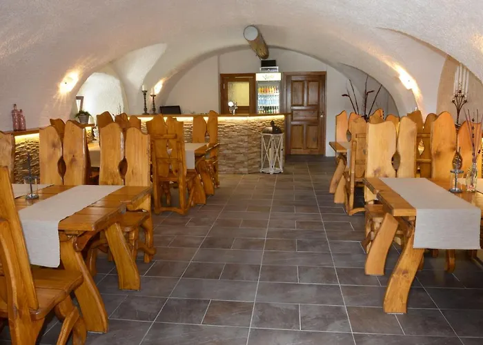 Restaurace A Penzion Pod Hradem 호텔 즐린